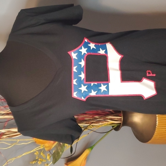 Pittsburgh Pirates Women's V Neck T Shirt Size Large NWOT - Picture 2 of 14